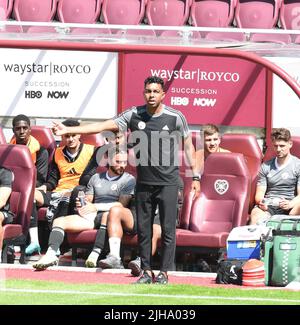 Tynecastle Park, Edinburgh.Schottland Großbritannien.16.. Juli 22 Hearts vs Crawley Town. Vor der Saison freundlich. Crawley Town Manager Kevin Betsy Kredit: eric mccowat/Alamy Live News Stockfoto