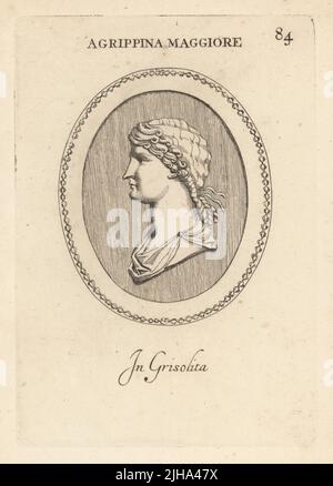 Büste von Agrippina dem Älteren, c. 14 v. Chr. – 33 n. Chr., prominentes Mitglied der Julio-Claudianischen Dynastie, Ehefrau des römischen Generals Germanicus Julius Caesar. In Chrysolit. Agrippina Maggiore. In Grisolita. Kupferstich von Giovanni Battista Galestruzzi nach Leonardo Agostini aus Gemmae et Sculpturae Antiquae Depicti ab Leonardo Augustino Senesi, Abraham Blooteling, Amsterdam, 1685. Stockfoto