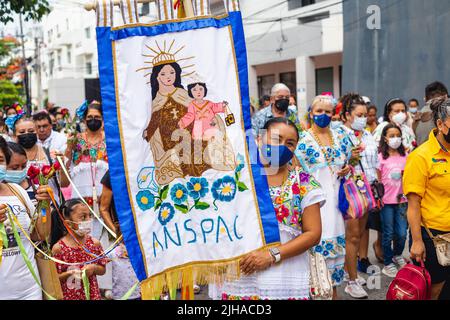 16. Juli 2022, Playa Del Carmen, Mexiko-Stadt, Mexiko: 16. Juli, 2022, Playa del Carmen, Mexiko: Die Menschen nehmen wie jedes Jahr an einer Prozession im Rahmen der Feierlichkeiten der Jungfrau von Carmen, der schutzheiligen der Stadt Playa del Carmen, im Bundesstaat Quintana Roo Teil, Die Bewohner der Region feiern diese Feier anlässlich des Tages der Virgen de Carmen. Am 16. Juli 2022 in Playa del Carmen; Mexiko. (Bild: © Natalia Pescador/eyepix via ZUMA Press Wire) Stockfoto