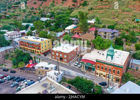 Bisbee, Luftaufnahme der Stadt Bisbee in Arizona, USA. Old West Town, gelegen im Cochise County im US-Bundesstaat Arizona und südöstlich von Tucson, ist die alte Bergbaustadt Tombstone. © (Foto von Luis Gutierrez/Norte Photo) Bisbee, vista aerea de ciudad Bisbee en Arizona Estados Unidos. pueblo del viejo oeste, se ubica en el condado de Cochise en el estado estadounidense de Arizona y al sureste de Tucson, está el Antiguo Pueblo minero de Tombstone. © (Foto von Luis Gutierrez/Norte Photo) Stockfoto