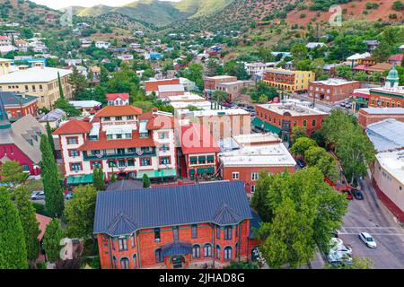 Bisbee, Luftaufnahme der Stadt Bisbee in Arizona, USA. Old West Town, gelegen im Cochise County im US-Bundesstaat Arizona und südöstlich von Tucson, ist die alte Bergbaustadt Tombstone. © (Foto von Luis Gutierrez/Norte Photo) Bisbee, vista aerea de ciudad Bisbee en Arizona Estados Unidos. pueblo del viejo oeste, se ubica en el condado de Cochise en el estado estadounidense de Arizona y al sureste de Tucson, está el Antiguo Pueblo minero de Tombstone. © (Foto von Luis Gutierrez/Norte Photo) Stockfoto