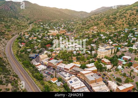 Bisbee, Luftaufnahme der Stadt Bisbee in Arizona, USA. Old West Town, gelegen im Cochise County im US-Bundesstaat Arizona und südöstlich von Tucson, ist die alte Bergbaustadt Tombstone. © (Foto von Luis Gutierrez/Norte Photo) Bisbee, vista aerea de ciudad Bisbee en Arizona Estados Unidos. pueblo del viejo oeste, se ubica en el condado de Cochise en el estado estadounidense de Arizona y al sureste de Tucson, está el Antiguo Pueblo minero de Tombstone. © (Foto von Luis Gutierrez/Norte Photo) Stockfoto