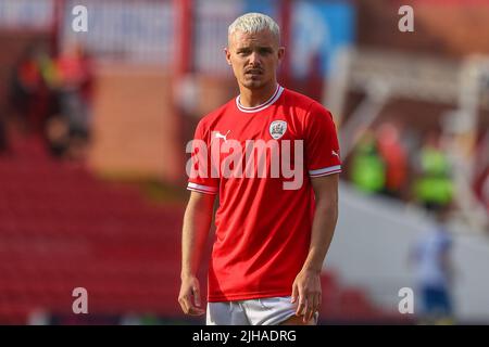 Barnsley, Großbritannien. 16.. Juli 2022. Luke Thomas #16 von Barnsley während des Spiels in Barnsley, Großbritannien am 7/16/2022. (Foto von Gareth Evans/News Images/Sipa USA) Quelle: SIPA USA/Alamy Live News Stockfoto