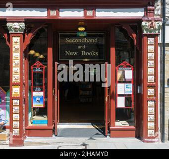 Editorial Hay-on-Wye, Großbritannien - 16. Juli 2022: Ein Hay-on-Wye-Laden in Südwales, bekannt für viele Geschäfte mit Second-Hand-Büchern und das Hay Festival of Li Stockfoto