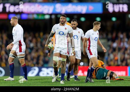 SYDNEY, AUSTRALIEN - 16. JULI: Courtney Lawes betrachtet das Punktetafel während des dritten Spiels der Internationalen Test-Match-Serie zwischen den australischen Wallabies und England beim SCG am 16. Juli 2022 in Sydney, Australien Credit: IOIO IMAGES/Alamy Live News Stockfoto