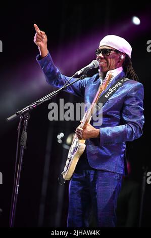 16. Juli 2022, Doncaster, South Yorkshire, USA: Nile Rodgers & Chic Performing at Doncaster Racecourse, UK , 16.07.2022 (Bildnachweis: © Robin Burns/ZUMA Press Wire) Stockfoto