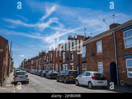 Grantham, Lincolnshire, England - charakteristische Reihenhäuser in der Innenstadt, die ursprünglich vor über 100 Jahren für die Arbeiterklasse gebaut wurden Stockfoto