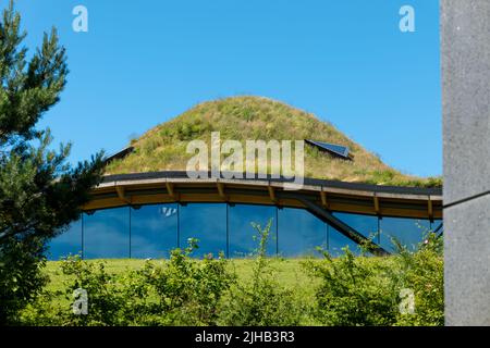 10. Juli 2022. Macallan Distillery, Easter Elchies, Aberlour, Moray, Schottland. Dies ist das Äußere der Macallan Distillery an einem sehr sonnigen sonntag Stockfoto