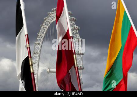 Drei baltische Flaggen in London Stockfoto