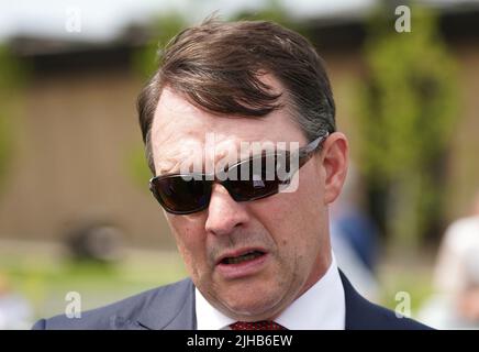 Trainer Aidan O'Brien reagiert, nachdem er mit Order of Australia die romanisierten Minstrel-Einsätze auf der Curragh-Rennbahn gewonnen hat. Bilddatum: Sonntag, 17. Juli 2022. Stockfoto