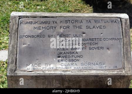 Sansibar, Tansania - 18. Juli 2017: Schild Erinnerung für die Sklaven von Clara Sornas in Sansibar, Tansania. Stockfoto