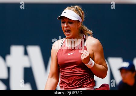 17. Juli 2022, Hamburg: Tennis: WTA Tour/ATP Tour, Einzel, Frauen, Qualifying, 2. Runden. Baindl (Ukraine) - Lisicki (Deutschland). Sabine Lisicki klatscht ihre Faust. Foto: Frank Molter/dpa Stockfoto