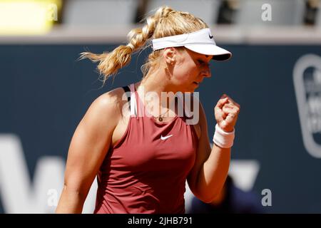 17. Juli 2022, Hamburg: Tennis: WTA Tour/ATP Tour, Einzel, Frauen, Qualifying, 2. Runden. Baindl (Ukraine) - Lisicki (Deutschland). Sabine Lisicki klatscht ihre Faust. Foto: Frank Molter/dpa Stockfoto