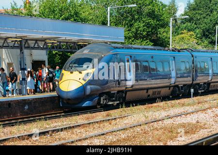 Schnellzug mit Speerzug am Bahnhof Canterbury West in Kent, Großbritannien Stockfoto