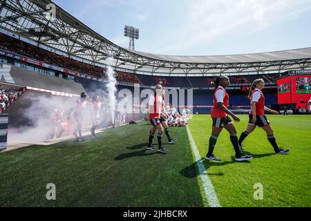 Rotterdam - Juli Schneijderberg von Feyenoord Vrouwen 1 während der Open House Feyenoord 2022 im Stadion Feijenoord De Kuip am 17. Juli 2022 in Rotterdam, Niederlande. (Box-to-Box-Bilder/Yannick Verhoeven) Stockfoto