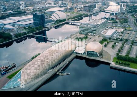 Glasgow, Schottland, Großbritannien, August 24. 2019, Luftaufnahme des Wissenschaftszentrums Glasgow, des SECC und des Hydro-Gebiets am Ufer des Flusses Clyde bei Sonnenaufgang Stockfoto