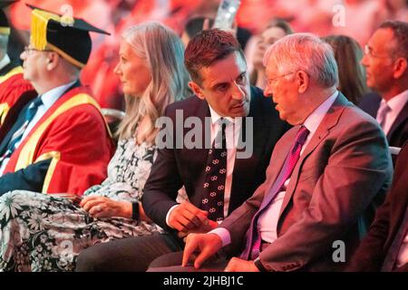 Abschlussfeier um UA92 Uhr, Manchester - 10.. Juli 2022. Gary Neville und Sir Alex Ferguson. Stockfoto