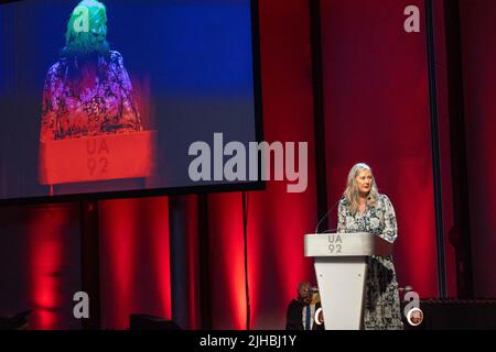 Abschlussfeier um UA92 Uhr, Manchester - 10.. Juli 2022. Marnie Millard OBE Vorsitzende des Verwaltungsrats bei UA92 Stockfoto