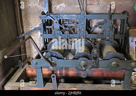 St. Wilfrids Church Glockenturm-Uhrwerk, vor 2019, Grappenhall Village, Warrington, Cheshire, England, Großbritannien, WA4 2SJ Stockfoto