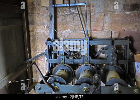 St. Wilfrids Church Glockenturm-Uhrwerk, vor 2019, Grappenhall Village, Warrington, Cheshire, England, Großbritannien, WA4 2SJ Stockfoto