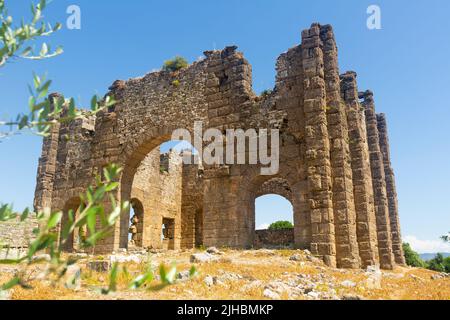 Überreste des östlichen Teils der antiken Basilika in Aspendos, Türkei Stockfoto