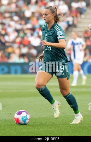 Milton Keynes, Großbritannien. 16.. Juli 2022. Fußball, Frauen: Europameisterschaft, Finnland - Deutschland, Vorrunde, Gruppe B, Spieltag 3, Stadion MK. Deutschlands Klara Bühl. Quelle: Sebastian Gollnow/dpa/Alamy Live News Stockfoto