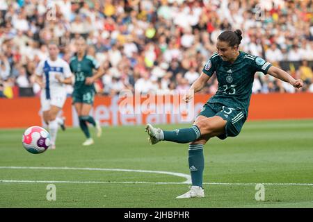 Milton Keynes, Großbritannien. 16.. Juli 2022. Fußball, Frauen: Europameisterschaft, Finnland - Deutschland, Vorrunde, Gruppe B, Spieltag 3, Stadion MK. Deutschlands Sara Däbritz. Quelle: Sebastian Gollnow/dpa/Alamy Live News Stockfoto