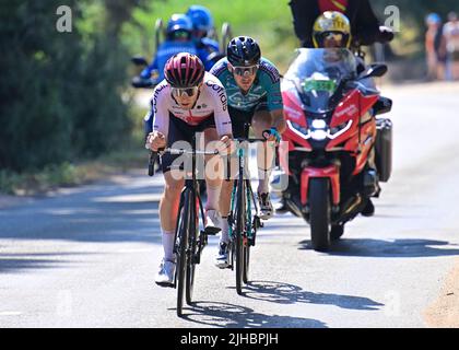 Rodez nach Carcassonne, Frankreich. 17.. Juli 2022. Benjamin THOMAS und Alexis GOUGEARD während der Tour De France, Stage 15, Frankreich, 17.. Juli 2022, Credit:Pete Goding/Goding Images/Alamy Live News Stockfoto