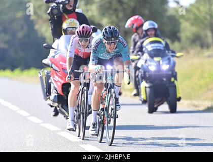 Rodez nach Carcassonne, Frankreich. 17.. Juli 2022. Benjamin THOMAS und Alexis GOUGEARD während der Tour De France, Stage 15, Frankreich, 17.. Juli 2022, Credit:Pete Goding/Goding Images/Alamy Live News Stockfoto