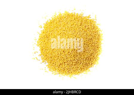 Gepufftes Amaranth-Korn isoliert auf Weiß. Uralte Getreideprodukte. Stockfoto