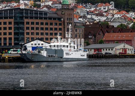 Fischfrachter Volt Collector II am Bradbenken Kai, im Hafen von Bergen, Norwegen Stockfoto