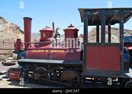 Calico, California, USA : Calico Station und Odessa Railroad Schmalspur, die mit einem alten Dampfzug macht eine Tour durch alte Minen Stockfoto
