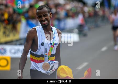 Eugene, Usa. 17.. Juli 2022. Bashir Abdi, Belgier, im Zielfeld des Marathons bei den IAAF Leichtathletik-Weltmeisterschaften 19. in Eugene, Oregon, USA, am Sonntag, 17. Juli 2022. Die Worlds finden vom 15. Bis 24. Juli statt, nachdem sie 2021 aufgrund der anhaltenden Coronavirus-Pandemie verschoben wurden. BELGA FOTO JASPER JACOBS Quelle: Belga Nachrichtenagentur/Alamy Live News Stockfoto