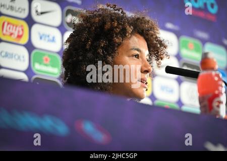 Die italienische Sara Gama, die während einer Pressekonferenz der italienischen Nationalmannschaft der Frauen am Sonntag, dem 17. Juli 2022 in Manchester, England, vor dem dritten und letzten Gruppenspiel in der Gruppe D des Women's Euro 2022-Turniers abgebildet wurde. Die UEFA-Fußball-Europameisterschaft der Frauen 2022 findet vom 6. Bis 31. Juli statt. BELGA FOTO DAVID CATRY Stockfoto