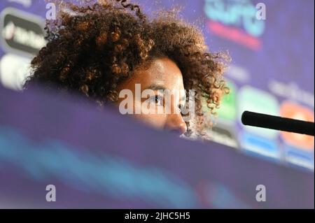 Die italienische Sara Gama, die während einer Pressekonferenz der italienischen Nationalmannschaft der Frauen am Sonntag, dem 17. Juli 2022 in Manchester, England, vor dem dritten und letzten Gruppenspiel in der Gruppe D des Women's Euro 2022-Turniers abgebildet wurde. Die UEFA-Fußball-Europameisterschaft der Frauen 2022 findet vom 6. Bis 31. Juli statt. BELGA FOTO DAVID CATRY Stockfoto