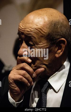 Jean-Yves Le Drian ist ein französischer Politiker, der als Minister für Europa und auswärtige Angelegenheiten in den Regierungen der Premierminister Édouard Philippe und Jean Castex sowie als Verteidigungsminister unter Präsident François Hollande fungierte. Frankreich. Stockfoto