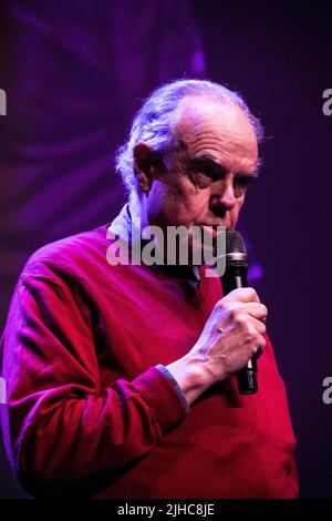 Frédéric Mitterrand ist ein französischer Politiker, der von 2009 bis 2012 unter Präsident Nicolas Sarkozy als Minister für Kultur und Kommunikation Frankreichs fungierte. Im Laufe seiner Karriere war er Schauspieler, Drehbuchautor, Fernsehmoderator, Schriftsteller, Produzent und Regisseur. Frankreich. Stockfoto