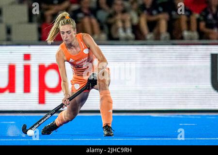 TERRASSA, SPANIEN - 17. JULI: Laura Nunnink aus den Niederlanden während des FIH Hockey Women's World Cup 2022 Finalmatches zwischen den Niederlanden und Argentinien beim Estadi Olímpic de Terrassa am 17. Juli 2022 in Terrassa, Spanien (Foto: Patrick Goosen/Orange Picles) Stockfoto