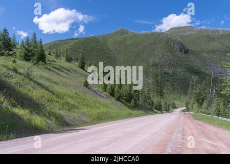 Ein malerischer Aussichtspunkt an der North Fork Road im Glacier National Park, Montana. Stockfoto