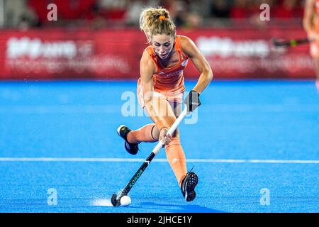 TERRASSA, SPANIEN - 17. JULI: Laura Nunnink aus den Niederlanden während des FIH Hockey Women's World Cup 2022 Finalmatches zwischen den Niederlanden und Argentinien beim Estadi Olímpic de Terrassa am 17. Juli 2022 in Terrassa, Spanien (Foto: Patrick Goosen/Orange Picles) Stockfoto