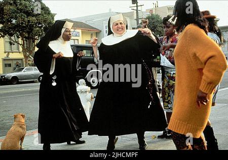 WHOOPI GOLDBERG, Kathy Najimy, SISTER ACT, 1992 Stockfoto