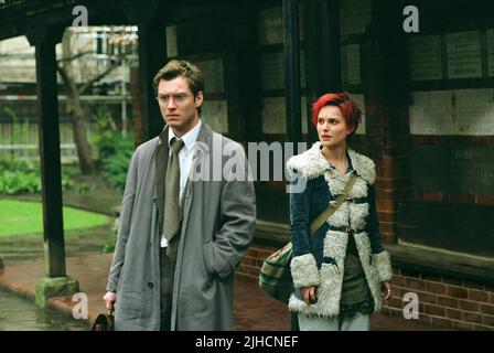 JUDE LAW, NATALIE PORTMAN, Enger, 2004 Stockfoto