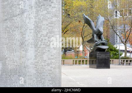 New York, NY - 05. Nov. 2019: Ostküste Denkmal im Battery Park ehrt die 4,601 fehlende amerikanische Soldaten, die ihr Leben in den Atlantik Ocea verloren Stockfoto