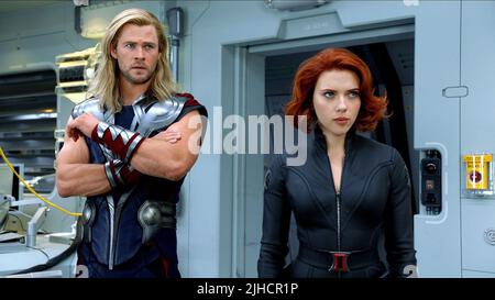 CHRIS HEMSWORTH, SCARLETT JOHANSSON, die RÄCHER, 2012 Stockfoto