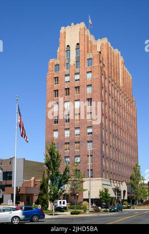 Yakima, WA, USA - 11. Juli 2022; A. E. Larson-Gebäude im Stadtzentrum von Yakima Washington an einem sonnigen Sommertag mit blauem Himmel Stockfoto