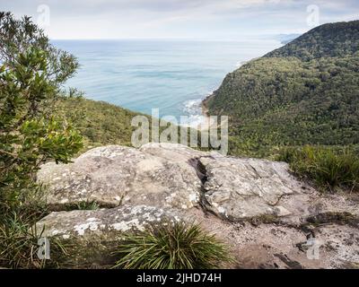 Aussichtspunkt über Werrong Beach, Coast Track, Royal National Park Stockfoto