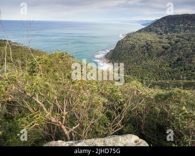 Aussichtspunkt über Werrong Beach, Coast Track, Royal National Park Stockfoto