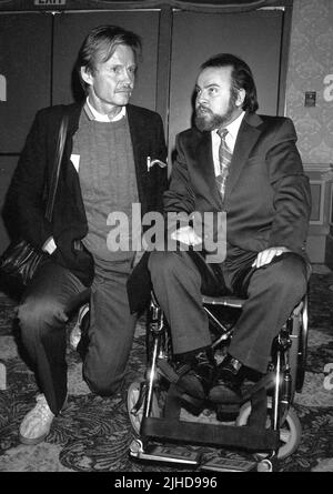 Jon Voight und Brig General Roland Cinciarelli bei der Welcome Home Ankündigung zu Ehren der Vietnam Veteranen am 7. Februar 1986. Quelle: Ralph Dominguez/MediaPunch Stockfoto