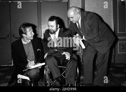 Jon Voight, Brig General Roland Cinciarelli und Ed Asner bei der Welcome Home Ankündigung zu Ehren der Vietnam Veteranen am 7. Februar 1986. Quelle: Ralph Dominguez/MediaPunch Stockfoto