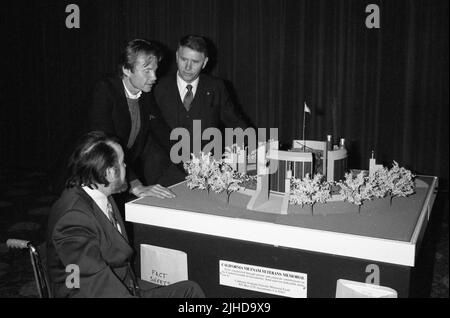 Jon Voight und Brig General Roland Cinciarelli bei der Welcome Home Ankündigung zu Ehren der Vietnam Veteranen am 7. Februar 1986. Quelle: Ralph Dominguez/MediaPunch Stockfoto